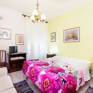  Bed & Breakfast Moon House